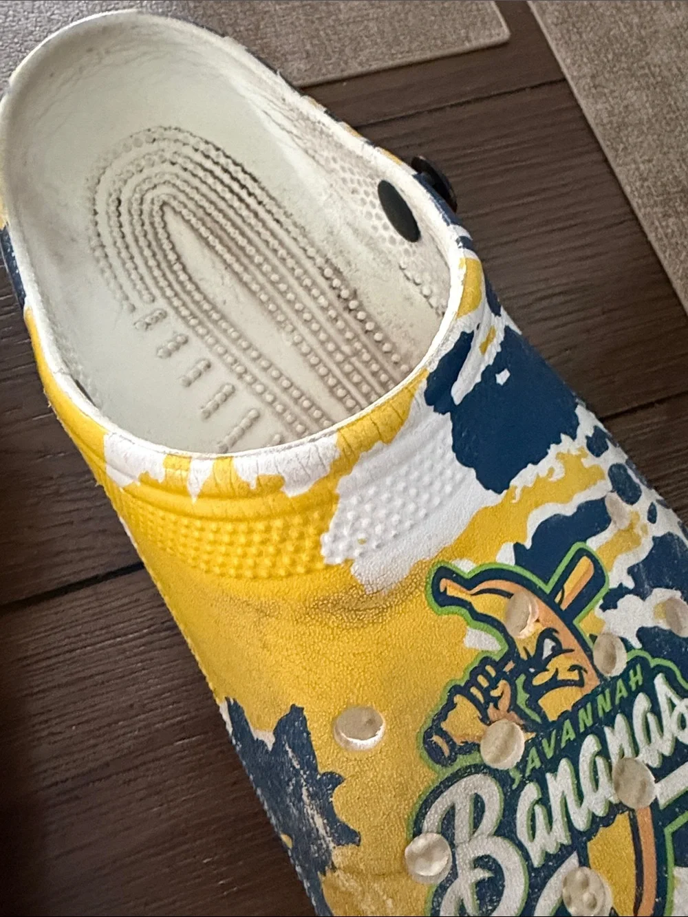 CROCS Savannah Bananas Clog Shoes Men’s 6 Women’s 8